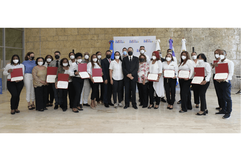 ADN y ENJ entregan certificados mediación a líderes comunitarios