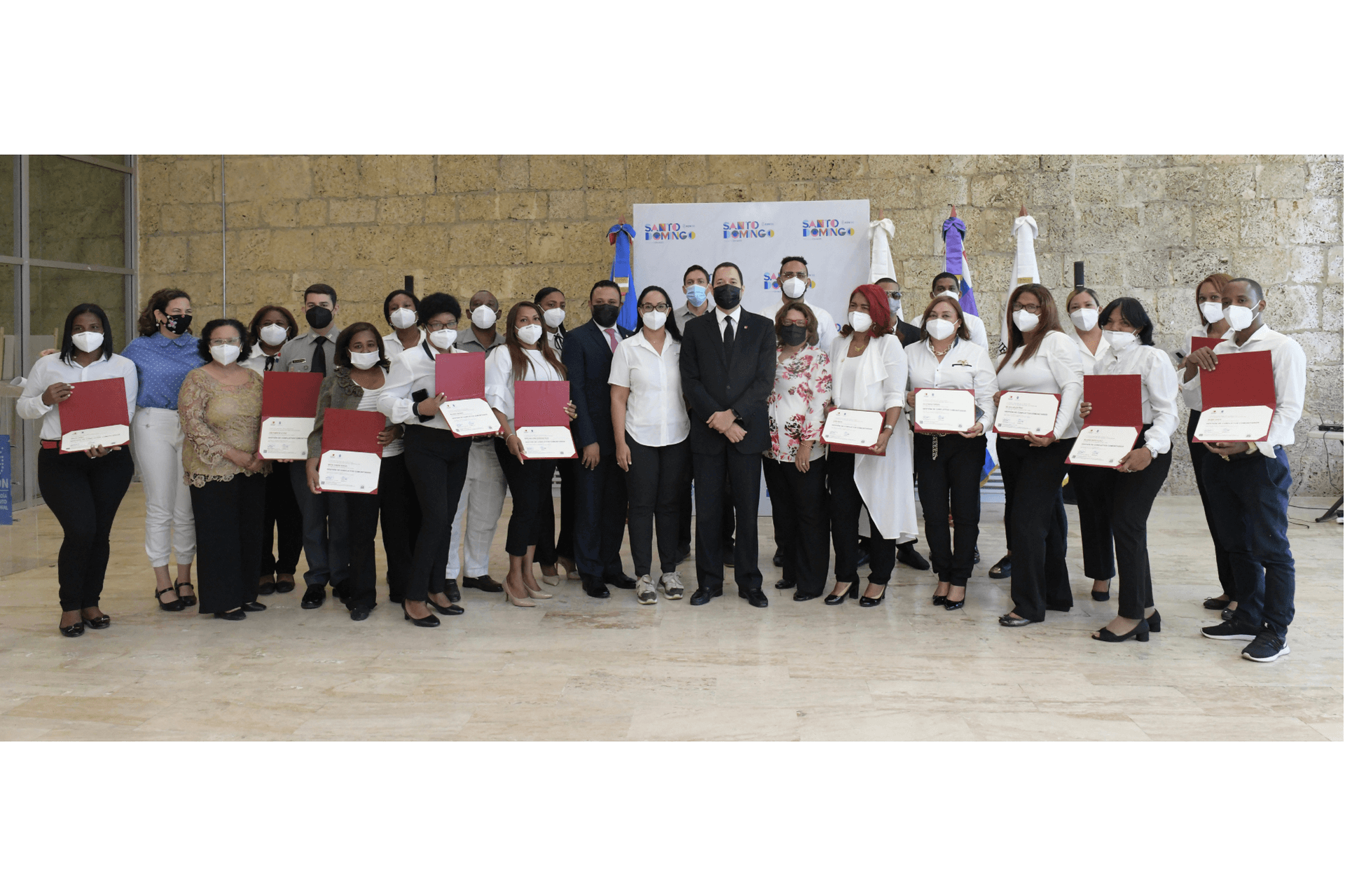 ADN y ENJ entregan certificados mediación a líderes comunitarios