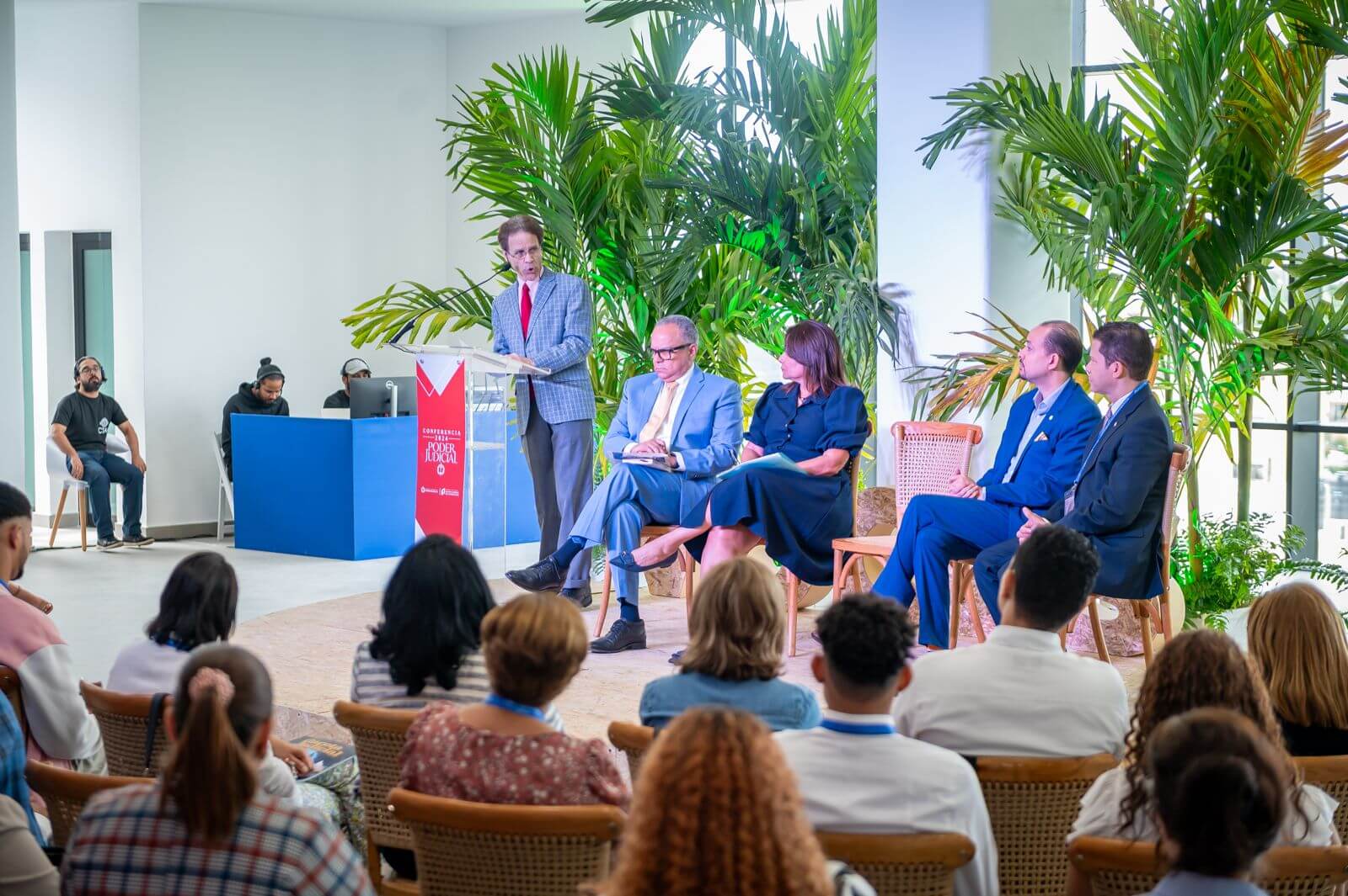 Expertos nacionales y extranjeros participan en múltiples actividades durante el tercer día de la Conferencia del Poder Judicial