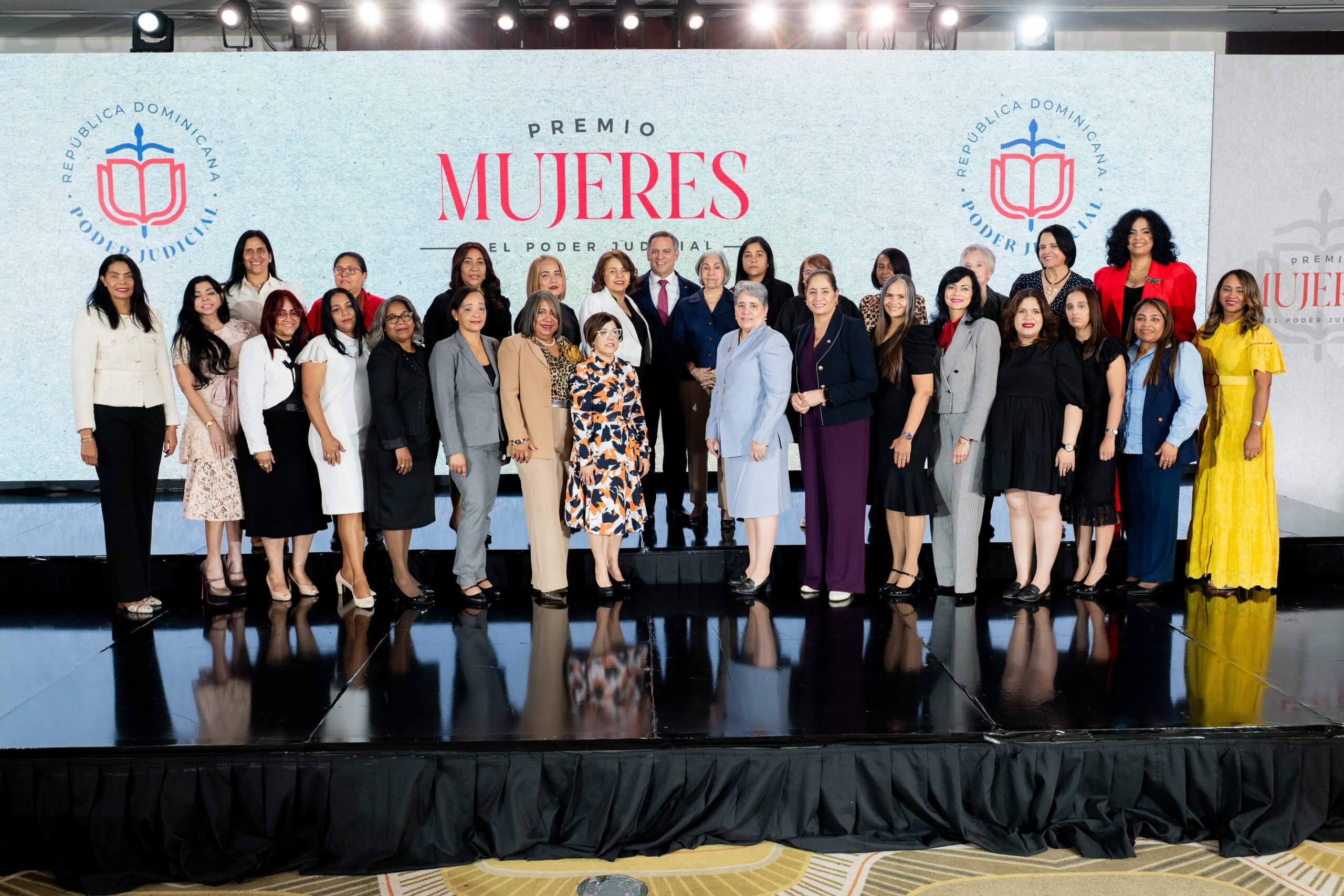 Entregan premio a la mujer del Poder Judicial a 25 juezas y servidoras judiciales